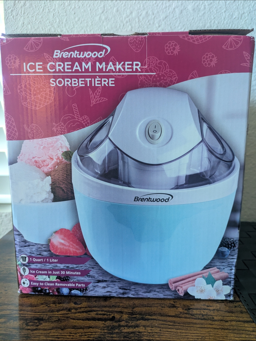 Brentwood Light Blue 1-Quart Ice Cream Maker - Brand New!